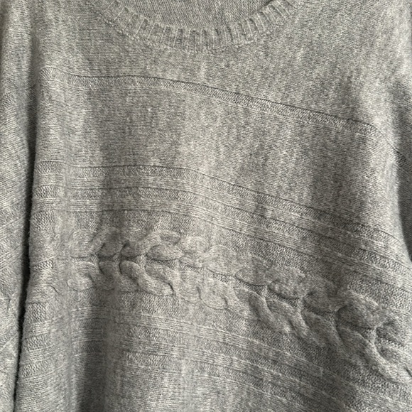 hem & thread round neck sweater - Picture 2 of 8